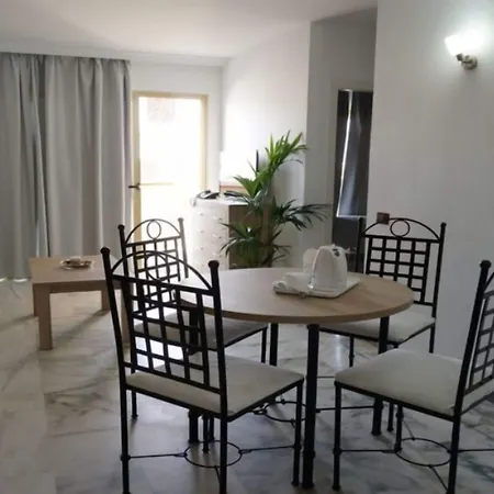 Otel Piramides