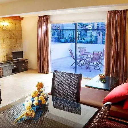 Piramides Playa de las Americas (Tenerife)