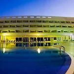Piramides Hotell 3*