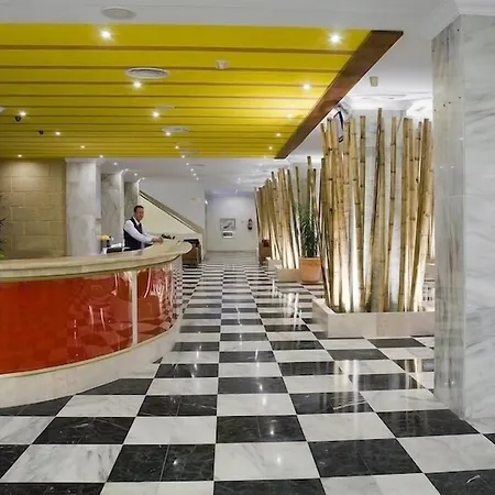 Ξενοδοχείο Piramides 3*